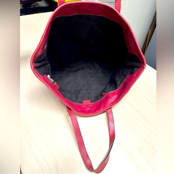 WOW - Poshmark - Authentic Gucci Leather GG Tote = OVER 20” L = It Is HUGE!! - Picture 5 of 16